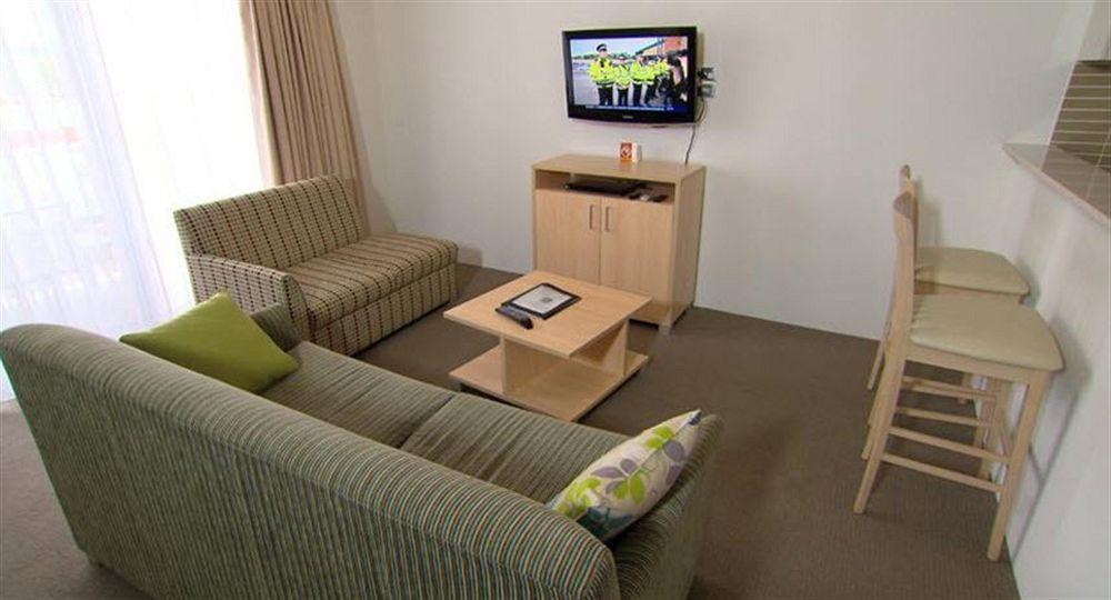 Quality Suites Pioneer Sands Wollongong Exterior photo