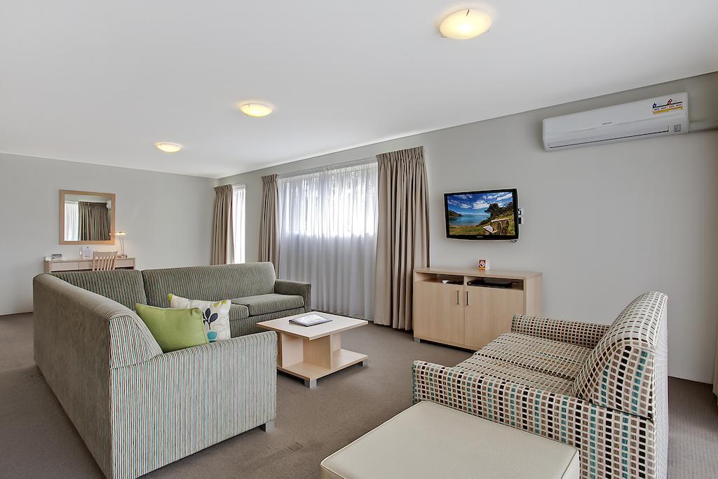 Quality Suites Pioneer Sands Wollongong Exterior photo