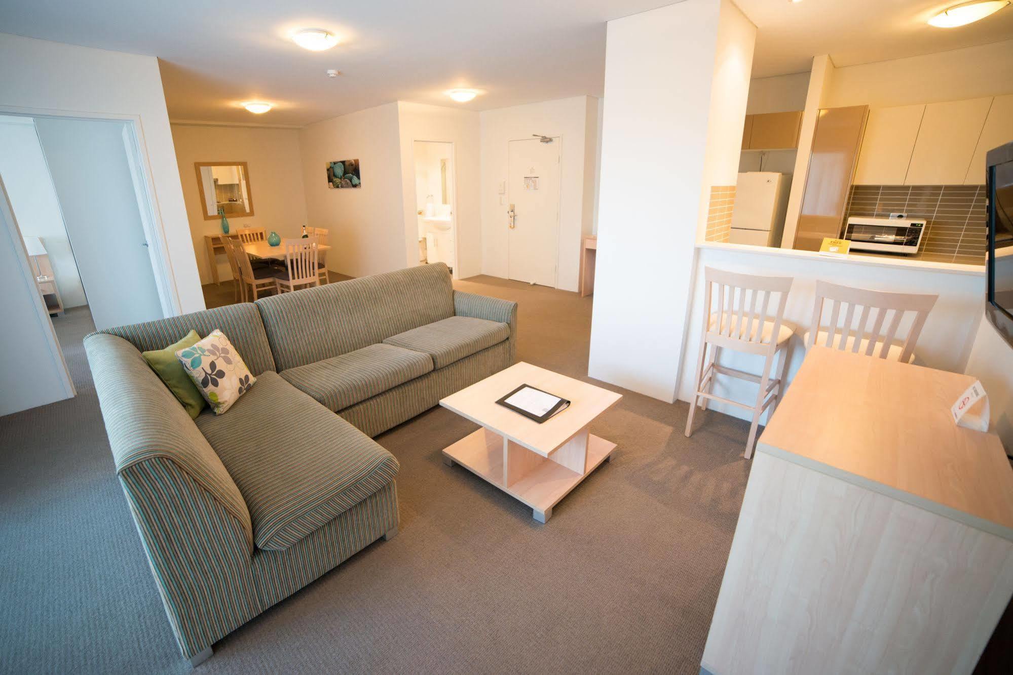 Quality Suites Pioneer Sands Wollongong Exterior photo
