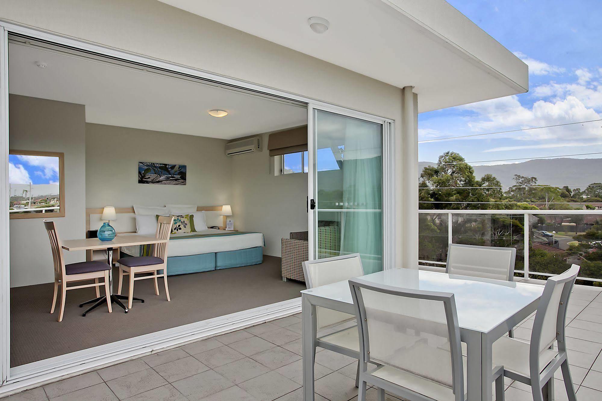 Quality Suites Pioneer Sands Wollongong Exterior photo