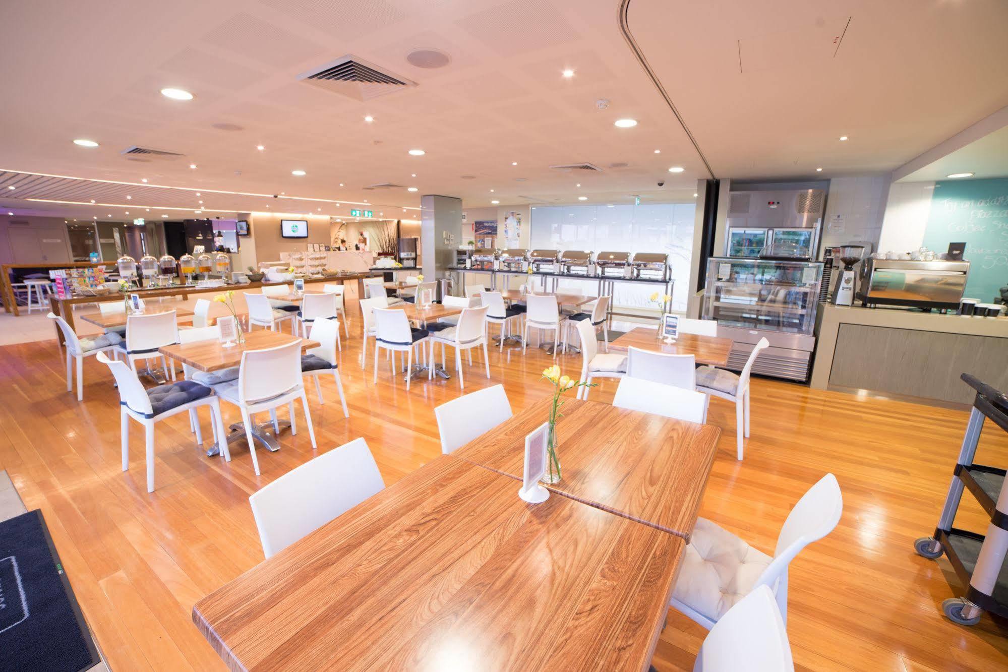 Quality Suites Pioneer Sands Wollongong Exterior photo