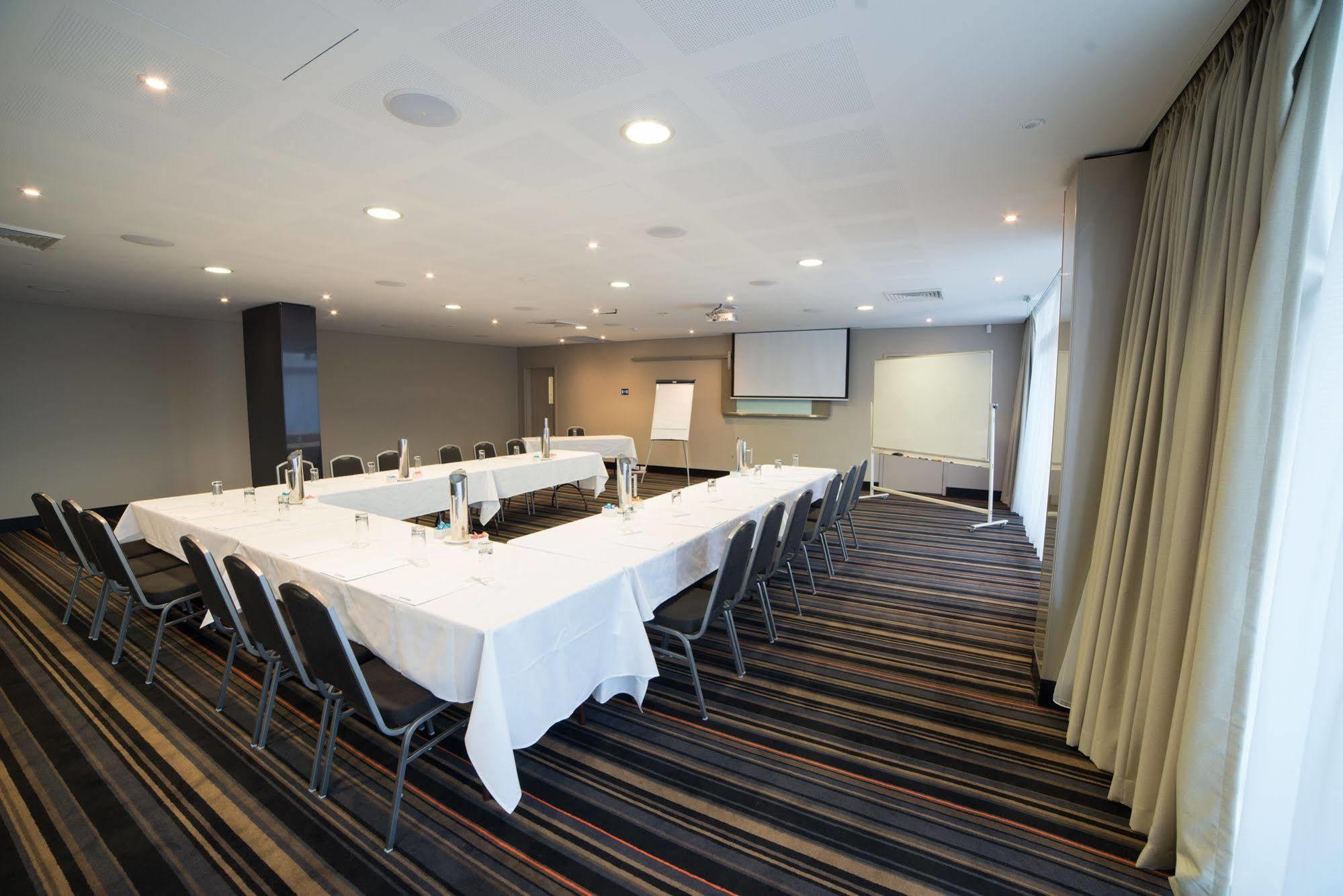 Quality Suites Pioneer Sands Wollongong Exterior photo