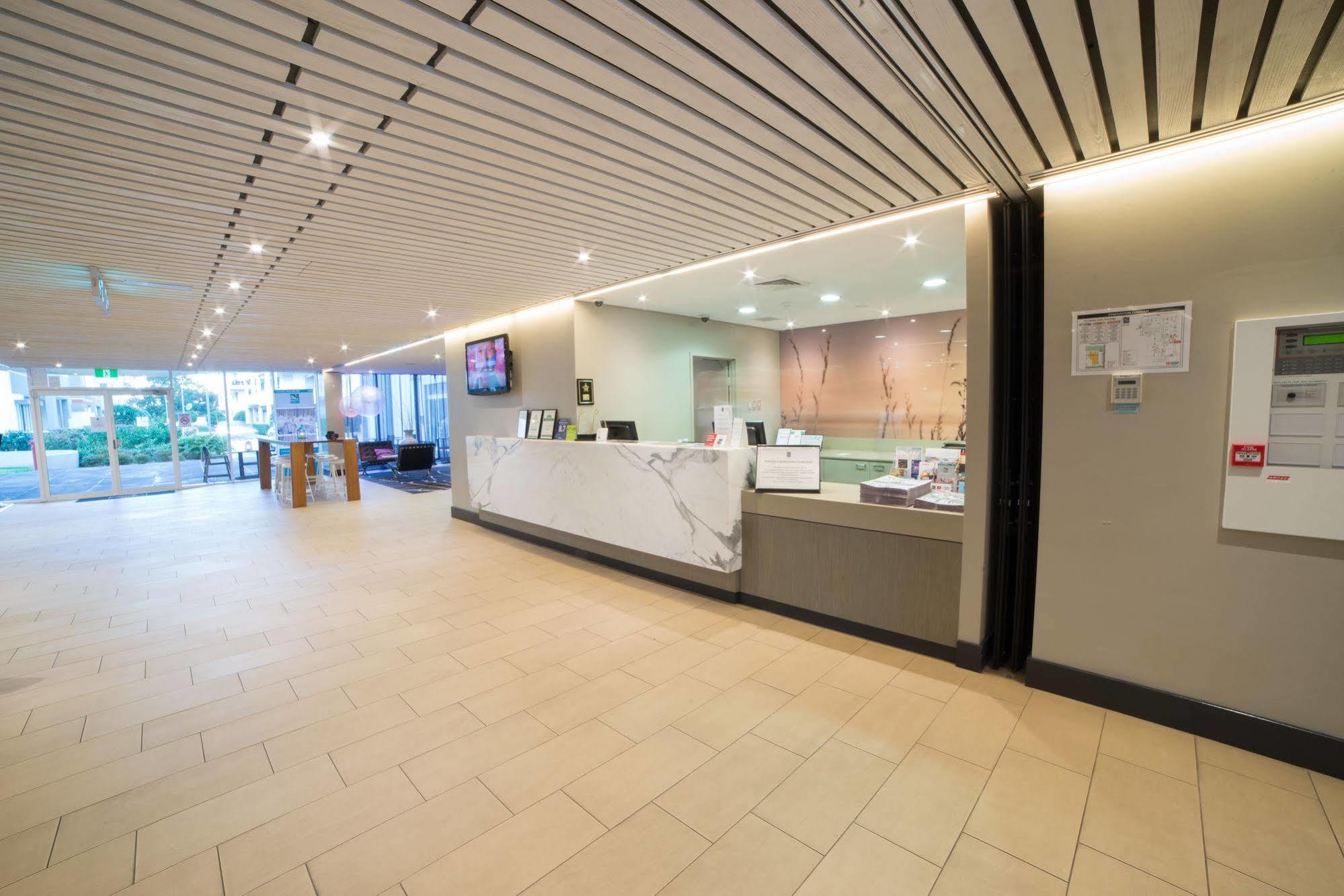 Quality Suites Pioneer Sands Wollongong Exterior photo