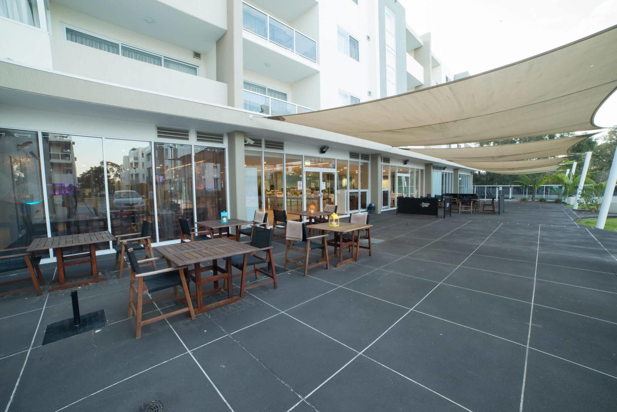 Quality Suites Pioneer Sands Wollongong Exterior photo