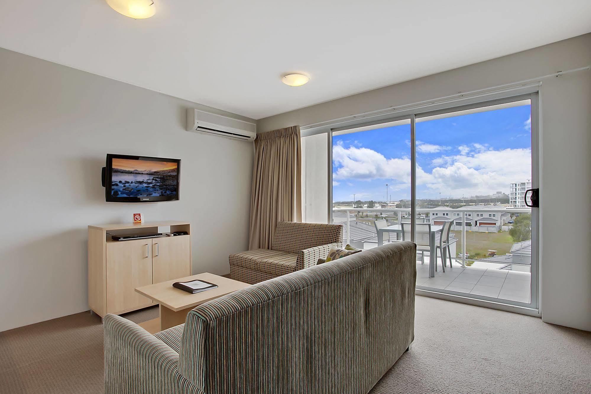 Quality Suites Pioneer Sands Wollongong Exterior photo