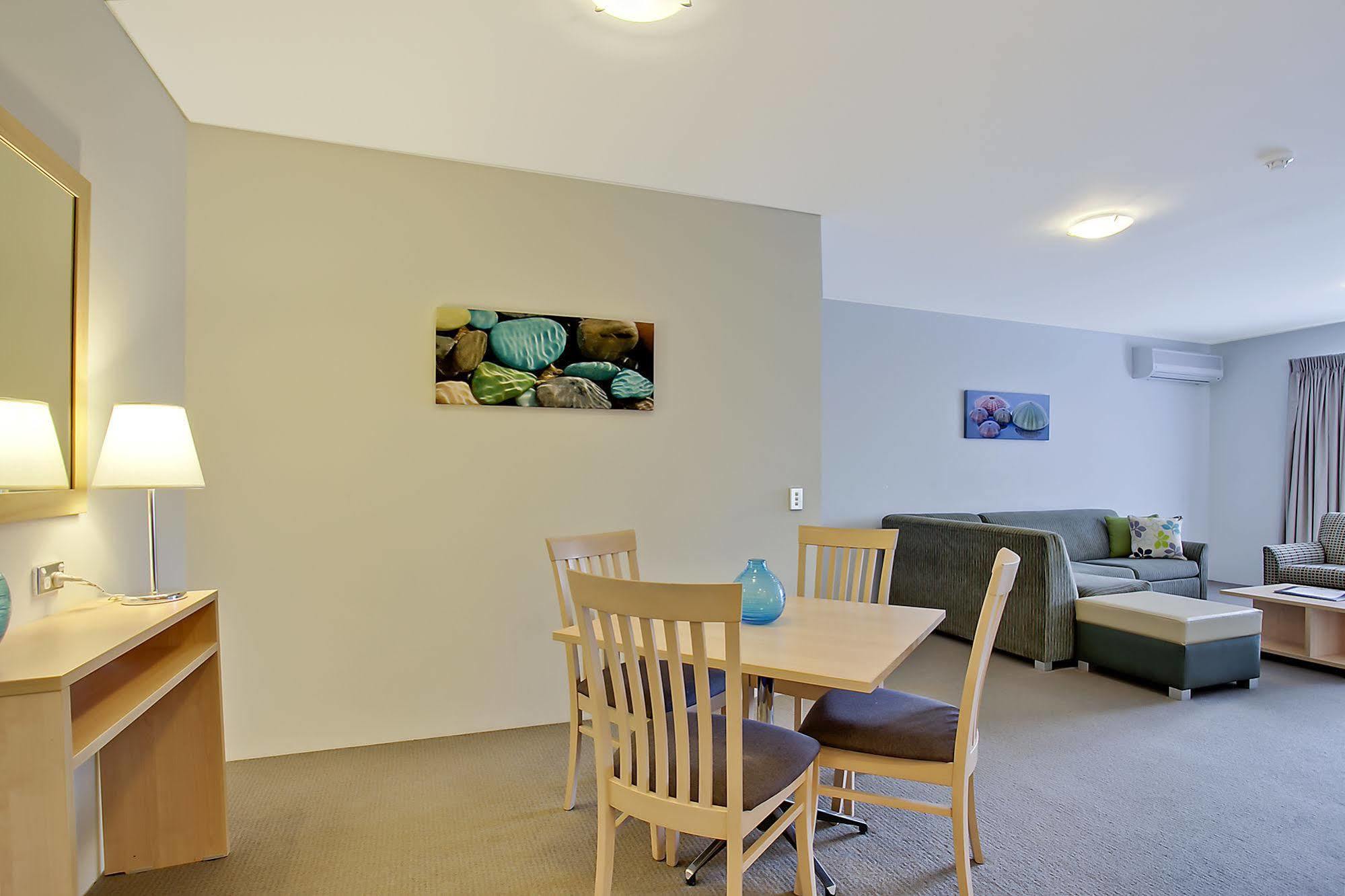 Quality Suites Pioneer Sands Wollongong Exterior photo